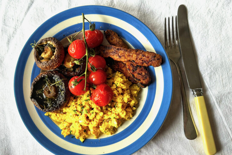 Tofu Scramble, Smoked Tempeh and Roast Cherry Tom’s with Garlic Mushrooms img 9357